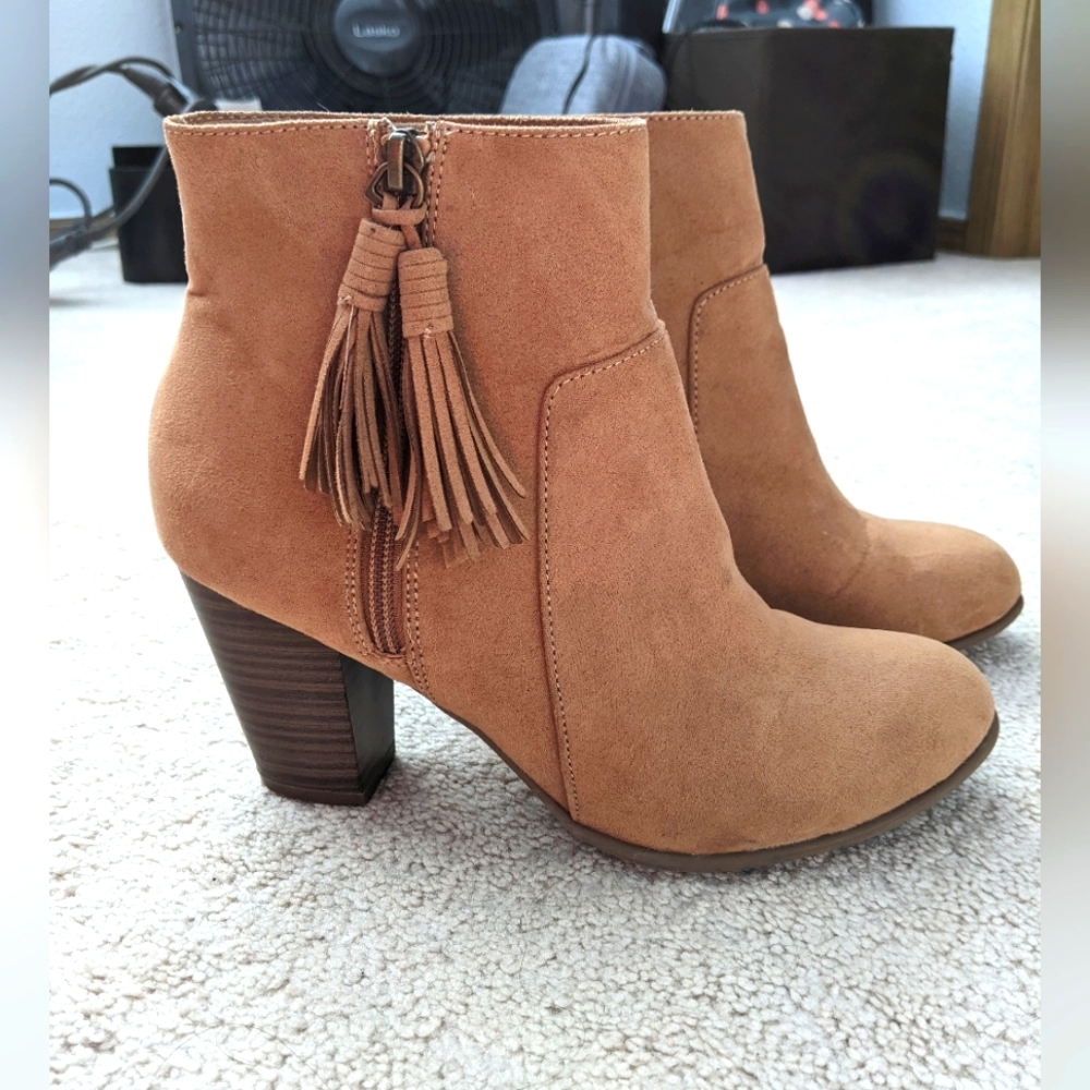 Old Navy Women's Camel Tan Colored Suede Ankle Boots